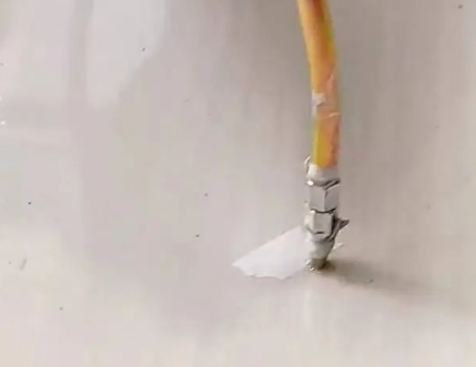 巴马瓷砖空鼓维修公司专业解答在瓷砖铺贴过程中，如果使用的砂料过粗（如全部使用了粗砂），可能会导致以下问题